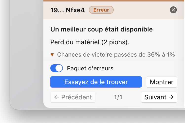 Une revue de partie qui signale 19... Nfxe4 comme une imprécision perdant deux pions de matériel et faisant baisser les chances de gain de 35 %, avec un interrupteur « Paquet d'erreurs » et un bouton pour essayer de trouver le meilleur coup.