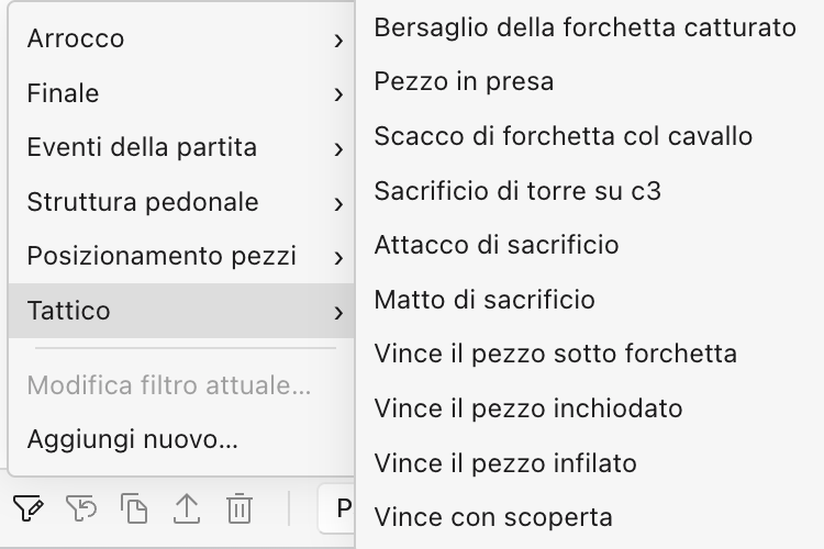 Il menu dei filtri aperto su «Tattico», con filtri per motivo come «Vince il pezzo inchiodato», «Vince il pezzo infilato», «Scacco di forchetta col cavallo» e «Scacco di scoperta», accanto alle categorie «Struttura pedonale», «Posizionamento pezzi», «Finale» e «Arrocco».