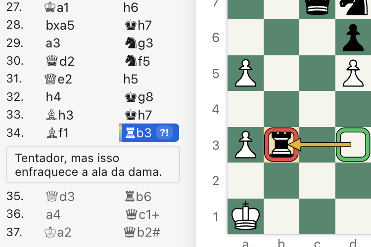 Uma partida comentada: um lance marcado com ?! na lista de lances com o comentário “Tentador, mas isso enfraquece a ala da dama.”, e casas destacadas em cores e uma seta no tabuleiro.